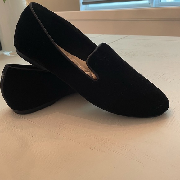 Birdies The Starling Black Velvet Loafer
Size 9 - Picture 2 of 9